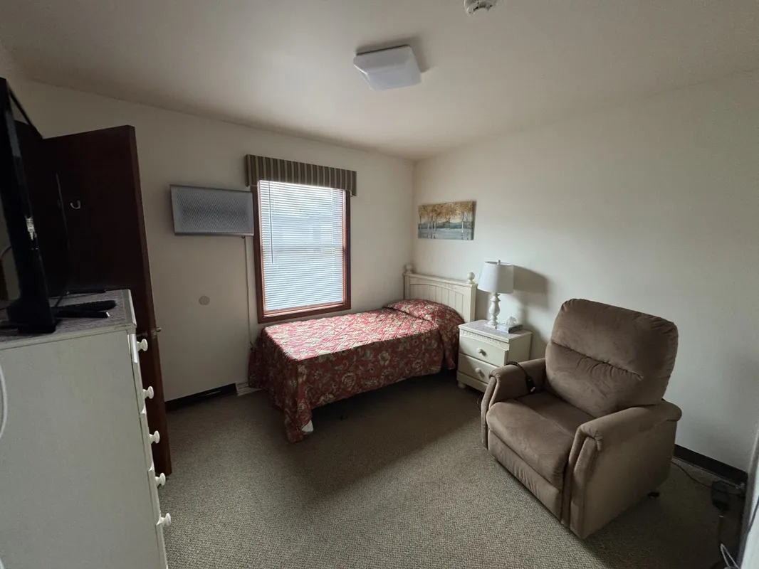 Medium room alternate view