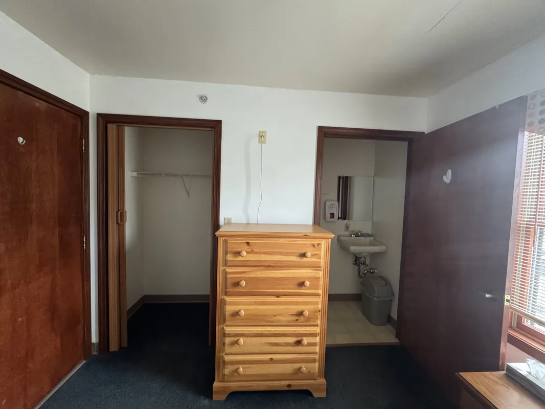 Small room bathroom and closet