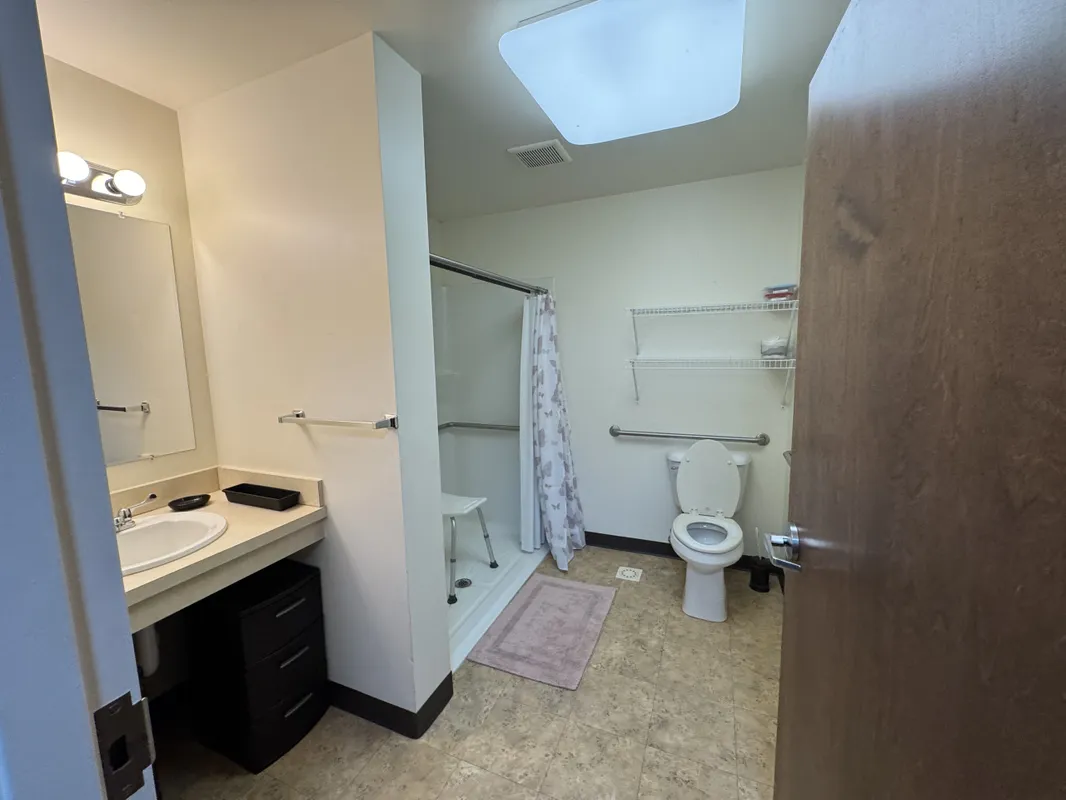 Suite bathroom